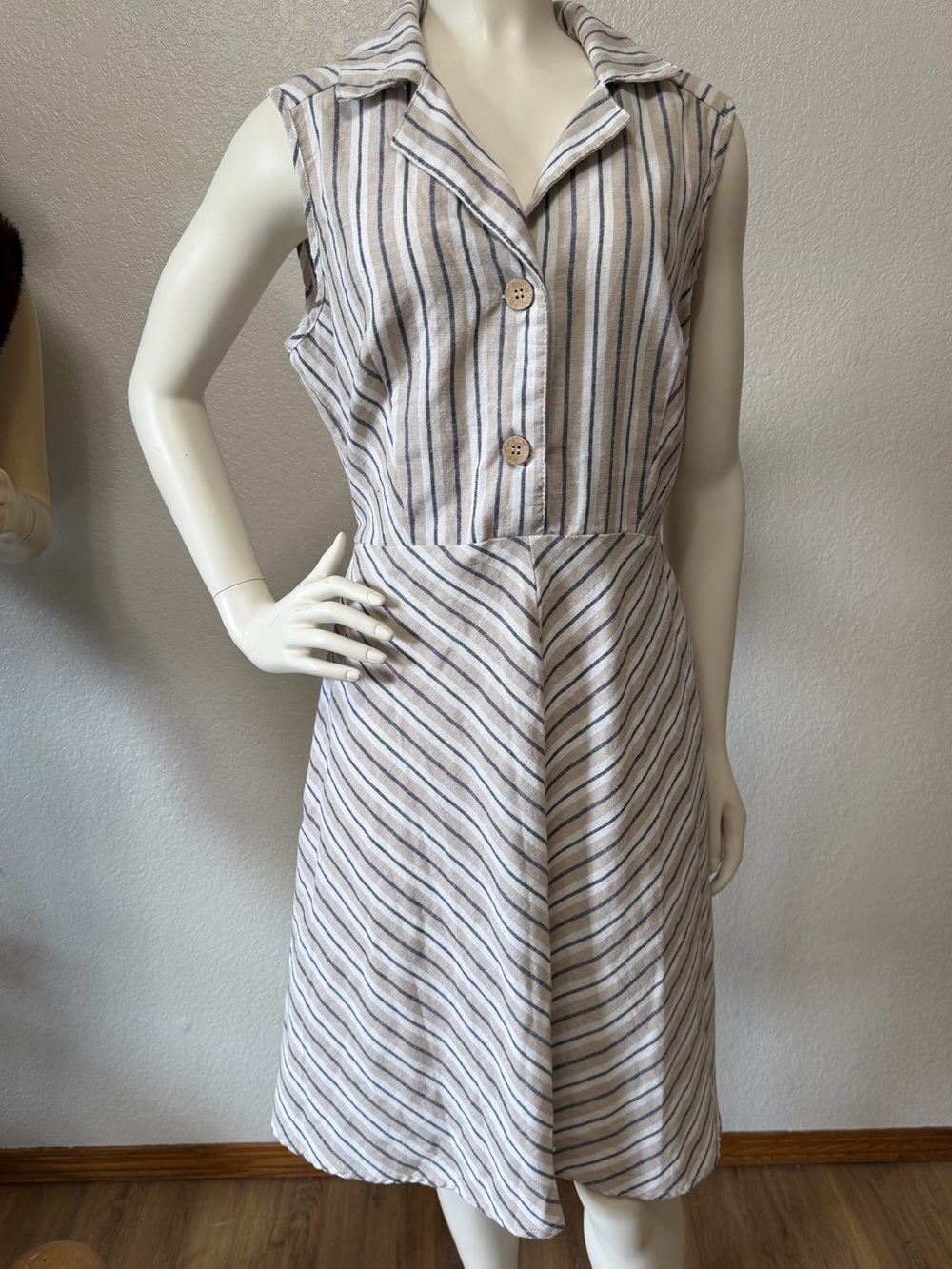 Mlle Gabrielle Striped Sleeveless Button Front Midi Dress M